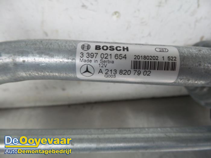 Scheibenwischermotor+Mechanik van een Mercedes-Benz E Estate (S213) E-400 3.5 V6 Turbo 4-Matic 2018