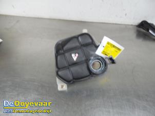 Usagé Réservoir d'expansion Mercedes GLE (W166) 43 AMG 3.0 V6 24V Turbo 4-Matic Prix € 19,99 Règlement à la marge proposé par Autodemontagebedrijf De Ooyevaar