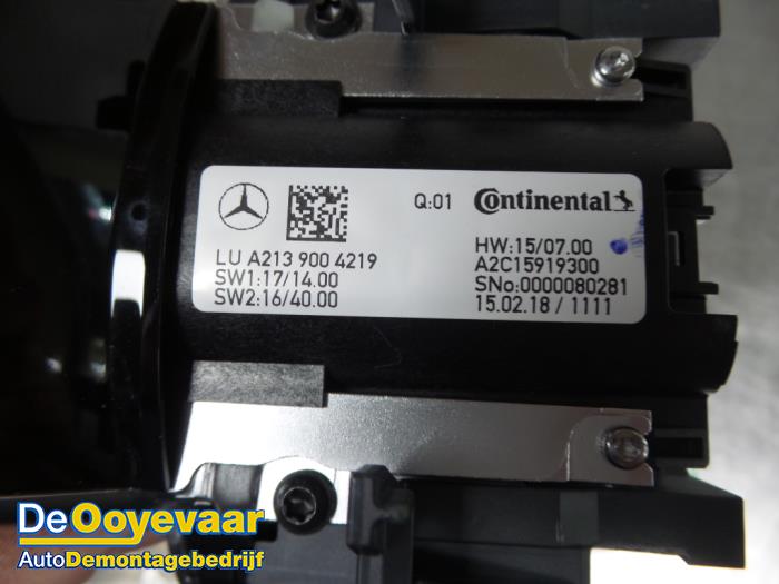 Radio control panel from a Mercedes-Benz E Estate (S213) E-400 3.5 V6 Turbo 4-Matic 2018