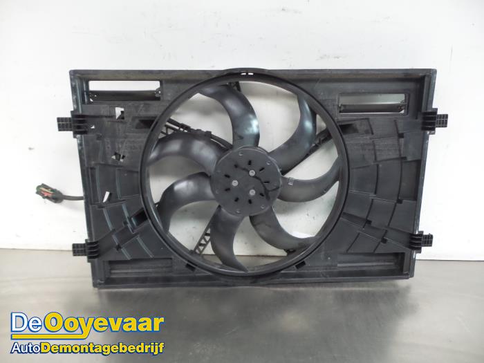 Cooling fans from a Volkswagen Touran (5T1) 2.0 TDI 150 2017
