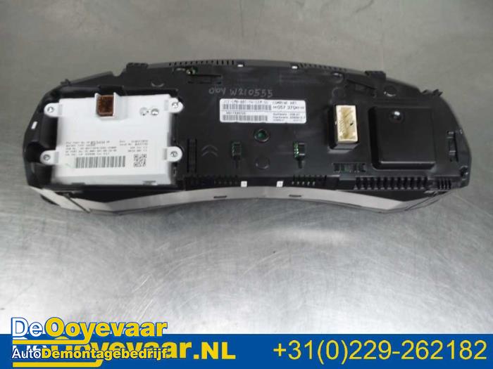 Instrument panel from a Citroën DS5 (KD/KF) 2.0 HDiF 160 16V 2013