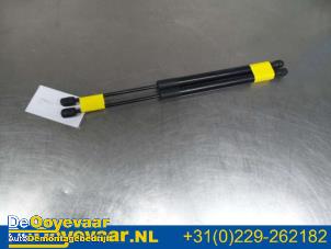 Używane Zestaw amortyzatorów gazowych tylnej klapy Opel Zafira Tourer (P12) 1.6 16V CNG ecoFLEX Turbo Cena € 24,99 Procedura marży oferowane przez Autodemontagebedrijf De Ooyevaar