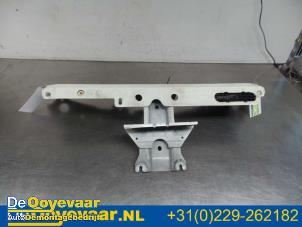 Used Lock plate Renault Twingo II (CN) 1.2 16V Price € 34,99 Margin scheme offered by Autodemontagebedrijf De Ooyevaar