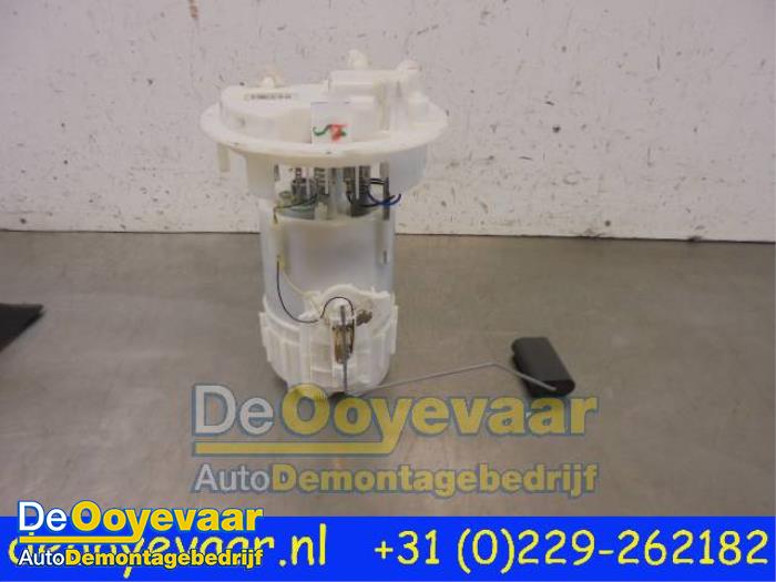 Bomba de gasolina de un Peugeot 208 I (CA/CC/CK/CL) 1.2 Vti 12V PureTech 82 2015