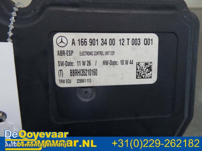 Pompe ABS d'un Mercedes-Benz ML III (166) 3.0 ML-350 BlueTEC V6 24V 4-Matic 2012