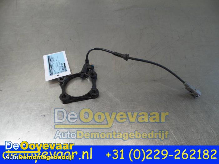 Begagnade ABS-sensor Opel Karl 1.0 12V Pris € 9,99 Marginaltabell erbjuds av Autodemontagebedrijf De Ooyevaar