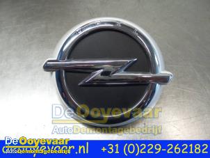 Used Tailgate handle Opel Karl 1.0 12V Price € 39,99 Margin scheme offered by Autodemontagebedrijf De Ooyevaar