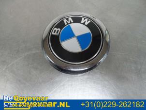 Używane Uchwyt tylnej klapy BMW 1 serie (F20) 118d 2.0 16V Cena € 14,99 Procedura marży oferowane przez Autodemontagebedrijf De Ooyevaar