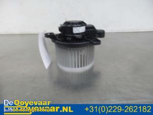 Usados Motor de ventilador de calefactor Opel Karl 1.0 12V Precio € 39,99 Norma de margen ofrecido por Autodemontagebedrijf De Ooyevaar
