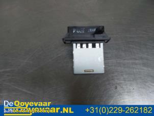 Used Heater resistor Opel Karl 1.0 12V Price € 19,99 Margin scheme offered by Autodemontagebedrijf De Ooyevaar
