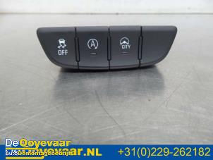 Used ESP switch Opel Karl 1.0 12V Price € 24,99 Margin scheme offered by Autodemontagebedrijf De Ooyevaar