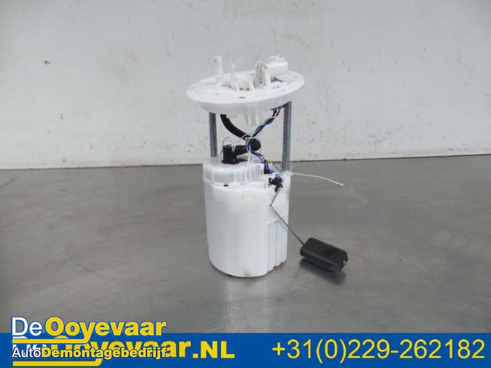 Begagnade Bensinpump Opel Karl 1.0 12V Pris € 29,99 Marginaltabell erbjuds av Autodemontagebedrijf De Ooyevaar