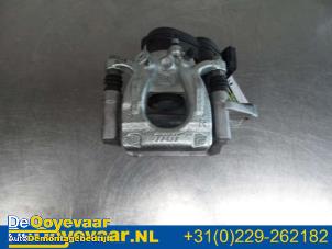 Used Rear brake calliper, right Renault Kadjar (RFEH) 1.3 TCE 160 FAP 16V Price € 99,99 Margin scheme offered by Autodemontagebedrijf De Ooyevaar