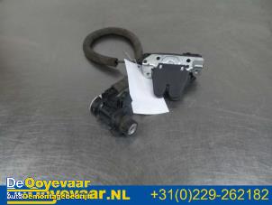 Used Tailgate lock mechanism Mercedes C (W204) 2.2 C-220 CDI 16V Price € 19,99 Margin scheme offered by Autodemontagebedrijf De Ooyevaar