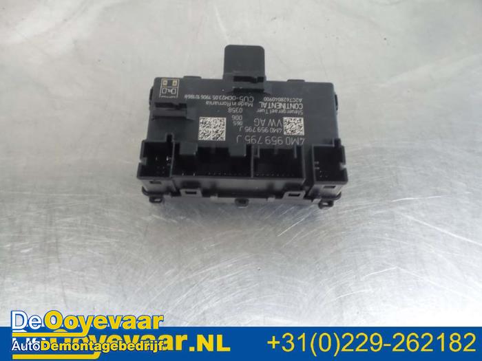 Used Central electronic module Audi e-tron (GEN) 55 quattro Price € 29,99 Margin scheme offered by Autodemontagebedrijf De Ooyevaar