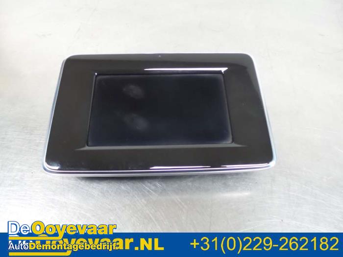 Begagnade Innerdisplay Mercedes CLA (117.3) 1.6 CLA-180 16V Pris € 49,99 Marginaltabell erbjuds av Autodemontagebedrijf De Ooyevaar