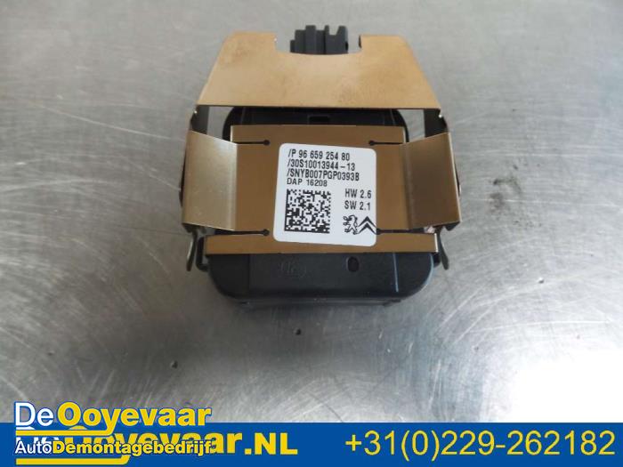 Begagnade Regnsensor Peugeot 2008 (CU) 1.6 BlueHDi 120 Pris € 9,99 Marginaltabell erbjuds av Autodemontagebedrijf De Ooyevaar