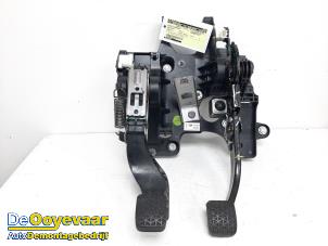 Used Clutch pedal Chevrolet Aveo 1.3 D 16V Price € 124,99 Margin scheme offered by Autodemontagebedrijf De Ooyevaar