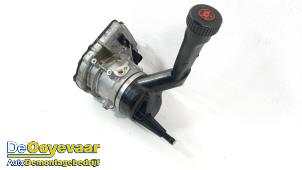 Used Power steering pump Peugeot 308 SW (4E/H) 1.6 VTI 16V Price € 63,00 Margin scheme offered by Autodemontagebedrijf De Ooyevaar
