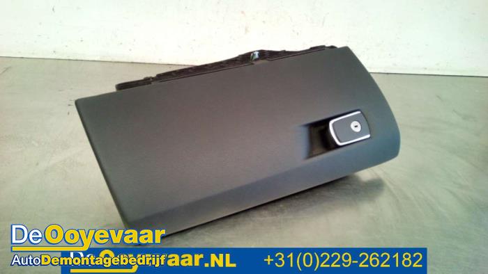 Begagnade Handskfack BMW 3 serie Touring (F31) 320i 2.0 16V Pris € 25,00 Marginaltabell erbjuds av Autodemontagebedrijf De Ooyevaar