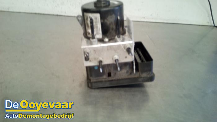 Usagé Bloc ABS BMW 3 serie Touring (E91) 318d 16V Prix € 24,99 Règlement à la marge proposé par Autodemontagebedrijf De Ooyevaar