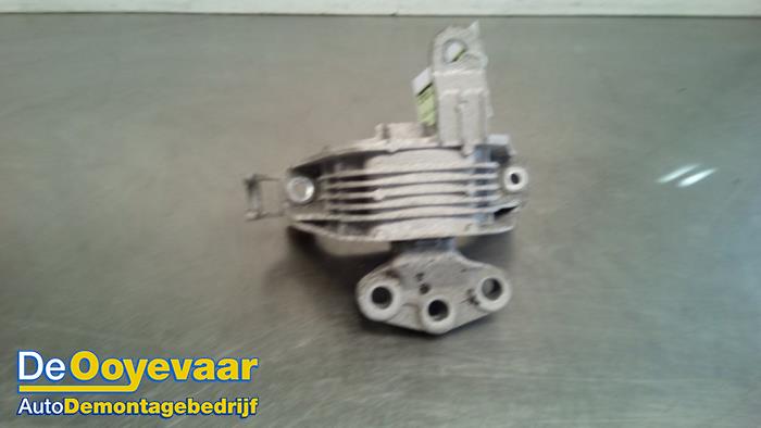 Used Engine mount Opel Astra J Sports Tourer (PD8/PE8/PF8) 1.4 16V ecoFLEX Price € 15,00 Margin scheme offered by Autodemontagebedrijf De Ooyevaar
