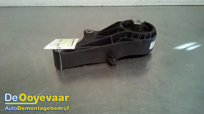 Engine mount from a Opel Astra J Sports Tourer (PD8/PE8/PF8) 1.4 16V ecoFLEX 2011