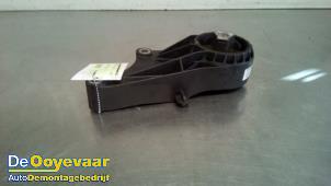 Engine mount from a Opel Astra J Sports Tourer (PD8/PE8/PF8) 1.4 16V ecoFLEX 2011
