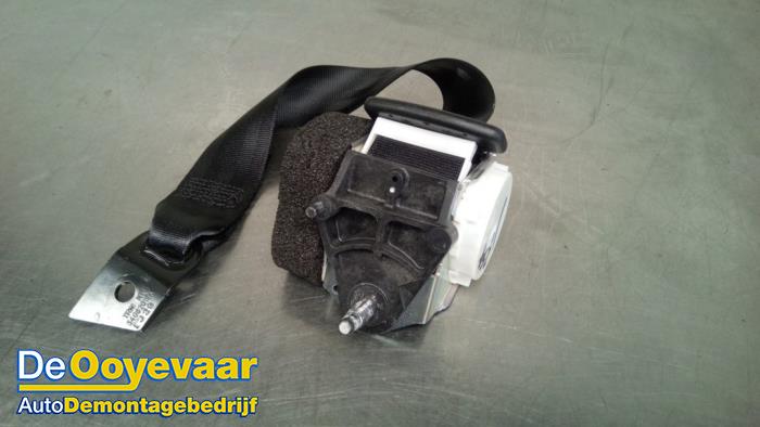 Rear seatbelt, left from a Jaguar XJ (X351) 3.0 D V6 24V 2011