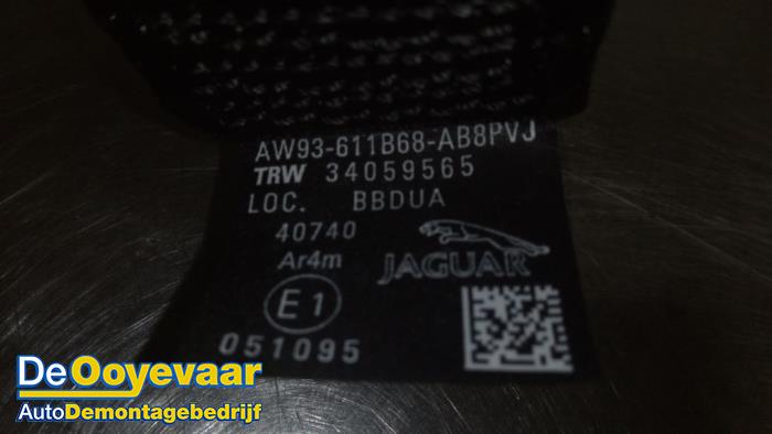 Rear seatbelt, right from a Jaguar XJ (X351) 3.0 D V6 24V 2011