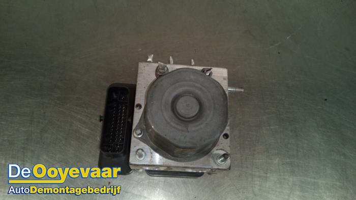 ABS pump from a Renault Twingo III (AH) 1.0 SCe 70 12V 2014