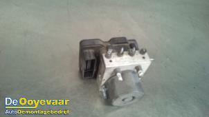 Used ABS pump Renault Twingo III (AH) 1.0 SCe 70 12V Price € 174,99 Margin scheme offered by Autodemontagebedrijf De Ooyevaar
