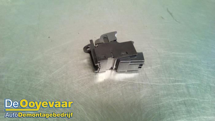 Electric window switch from a Land Rover Range Rover Evoque (LVJ/LVS) 2.2 SD4 16V 2012