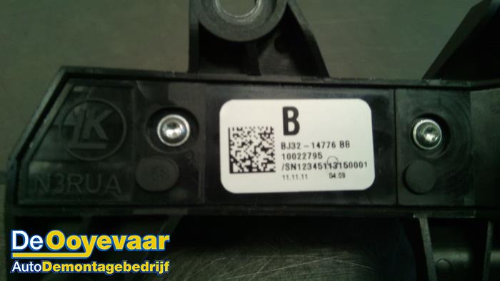 Switch (miscellaneous) from a Land Rover Range Rover Evoque (LVJ/LVS) 2.2 SD4 16V 2012