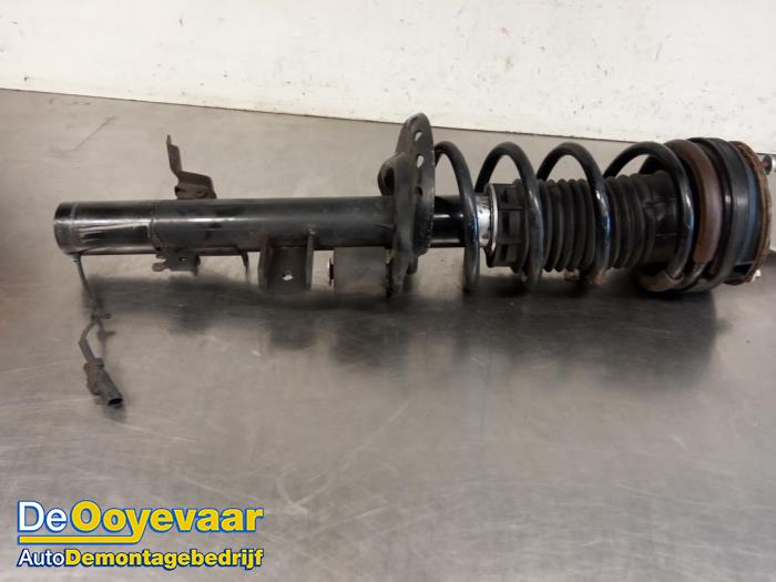 Rear shock absorber rod, right from a Land Rover Range Rover Evoque (LVJ/LVS) 2.2 SD4 16V 2012
