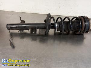 Used Rear shock absorber rod, right Landrover Range Rover Evoque (LVJ/LVS) 2.2 SD4 16V Price € 89,99 Margin scheme offered by Autodemontagebedrijf De Ooyevaar
