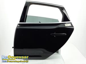 Używane Drzwi lewe tylne wersja 4-drzwiowa Volvo V40 (MV) 2.0 D3 16V Cena € 75,00 Procedura marży oferowane przez Autodemontagebedrijf De Ooyevaar