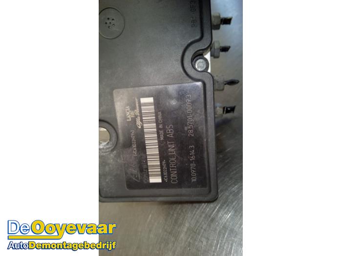 Begagnade ABS-pump Opel Combo 1.3 CDTI 16V ecoFlex Pris € 14,99 Marginaltabell erbjuds av Autodemontagebedrijf De Ooyevaar