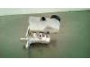 Master cylinder from a Renault Clio IV Estate/Grandtour (7R) 1.5 Energy dCi 90 FAP 2015