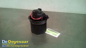 Usagé Moteur de ventilation chauffage Dacia Logan MCV III/Sandero Wagon (SD07) 0.9 TCe 90 12V GPL Prix € 19,99 Règlement à la marge proposé par Autodemontagebedrijf De Ooyevaar