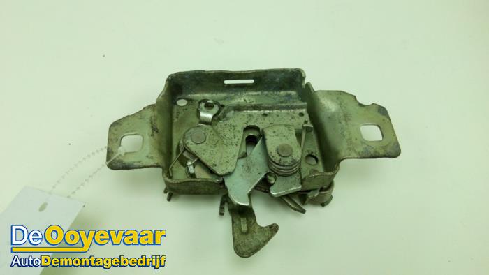 Bonnet lock mechanism from a Renault Kangoo Express (FW) 1.5 dCi 90 FAP 2014