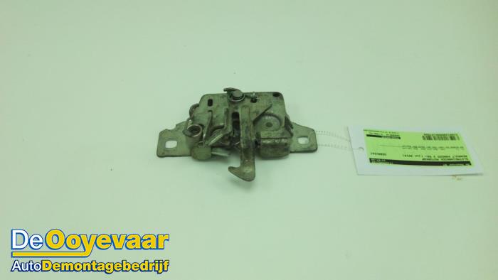 Bonnet lock mechanism from a Renault Kangoo Express (FW) 1.5 dCi 90 FAP 2014