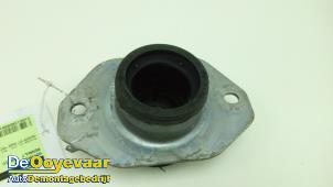 Usagé Support moteur Renault Trafic New (FL) 2.5 dCi 16V 145 Prix € 15,00 Règlement à la marge proposé par Autodemontagebedrijf De Ooyevaar