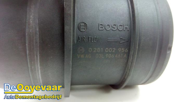 Air mass meter from a Volkswagen Tiguan (5N1/2) 2.0 TDI 16V 4Motion 2012