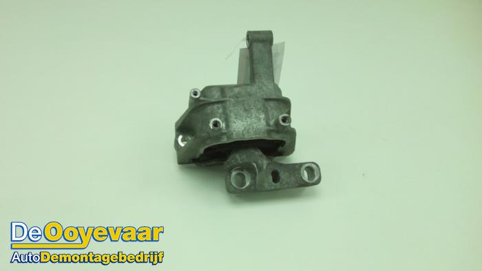 Used Engine mount Volkswagen Tiguan (5N1/2) 2.0 TDI 16V 4Motion Price € 9,99 Margin scheme offered by Autodemontagebedrijf De Ooyevaar