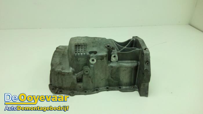 Sump from a Renault Clio IV Estate/Grandtour (7R) 1.5 Energy dCi 90 FAP 2015