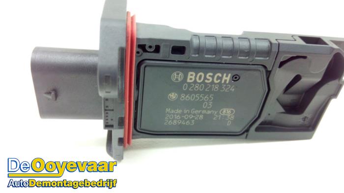 Air mass meter from a BMW 3 serie Gran Turismo (F34) 320i 2.0 16V 2017