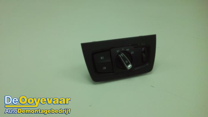 Light switch from a BMW 3 serie Gran Turismo (F34) 320i 2.0 16V 2017