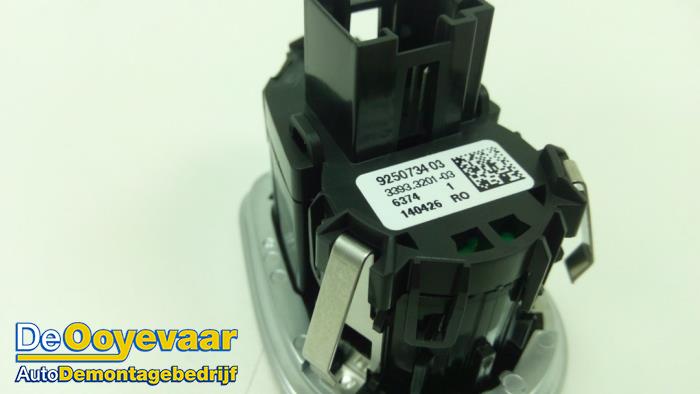 Start/stop switch from a BMW 3 serie Gran Turismo (F34) 320i 2.0 16V 2017