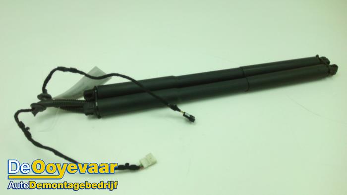 Set of tailgate gas struts from a BMW 3 serie Touring (F31) 316d 2.0 16V 2015